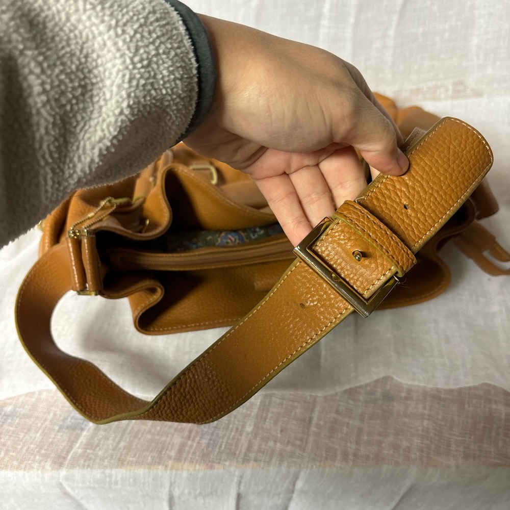 MAXX NY Tan/Camel pebbled faux leather shoulder bag multi-compartment adj. strap - Picture 6 of 10